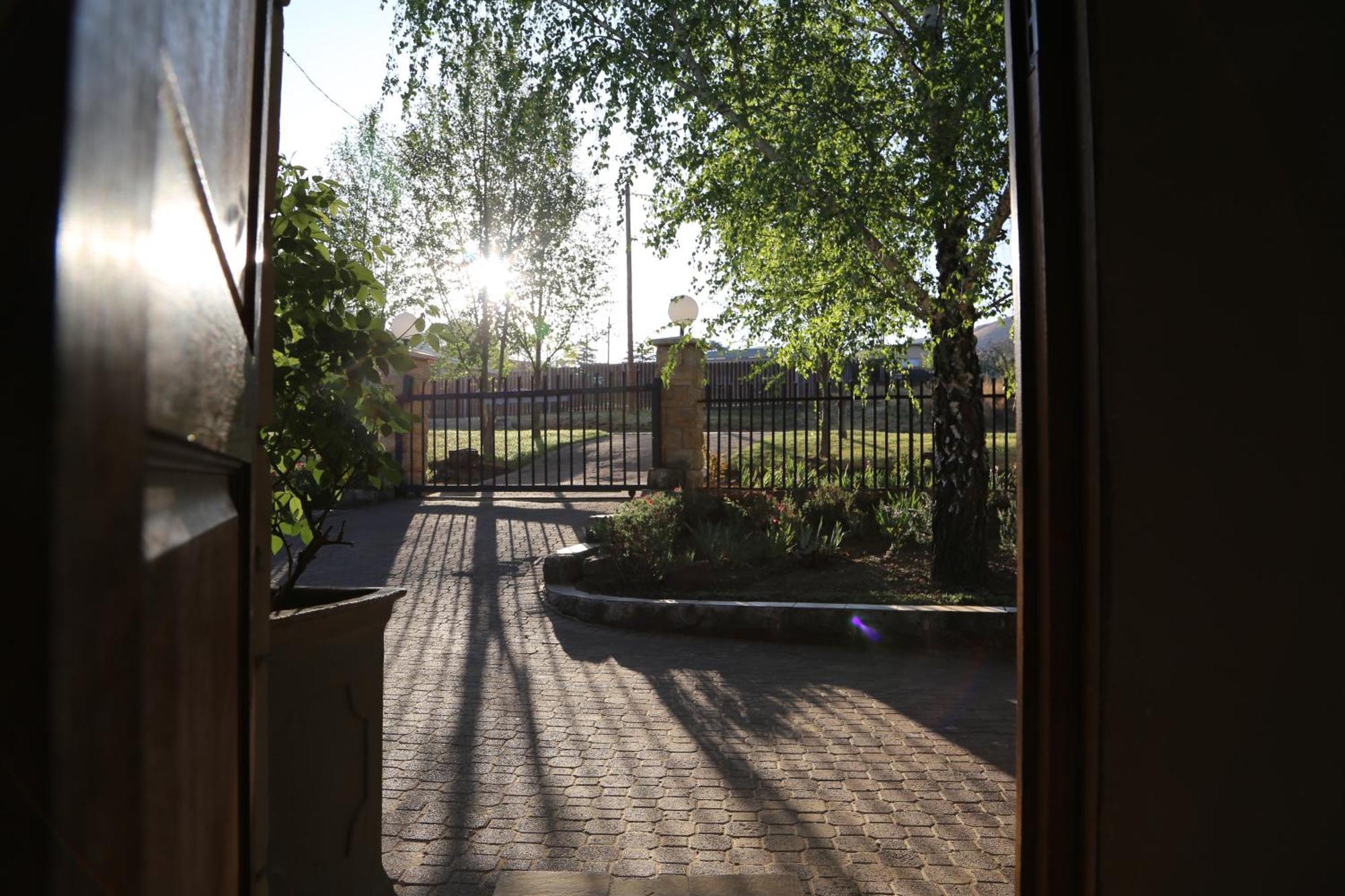 Mt Horeb Manor Кларенс Екстериор снимка